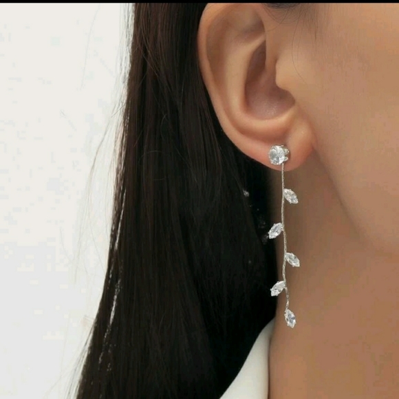 🆕 Zirconia Earrings - Picture 9 of 9